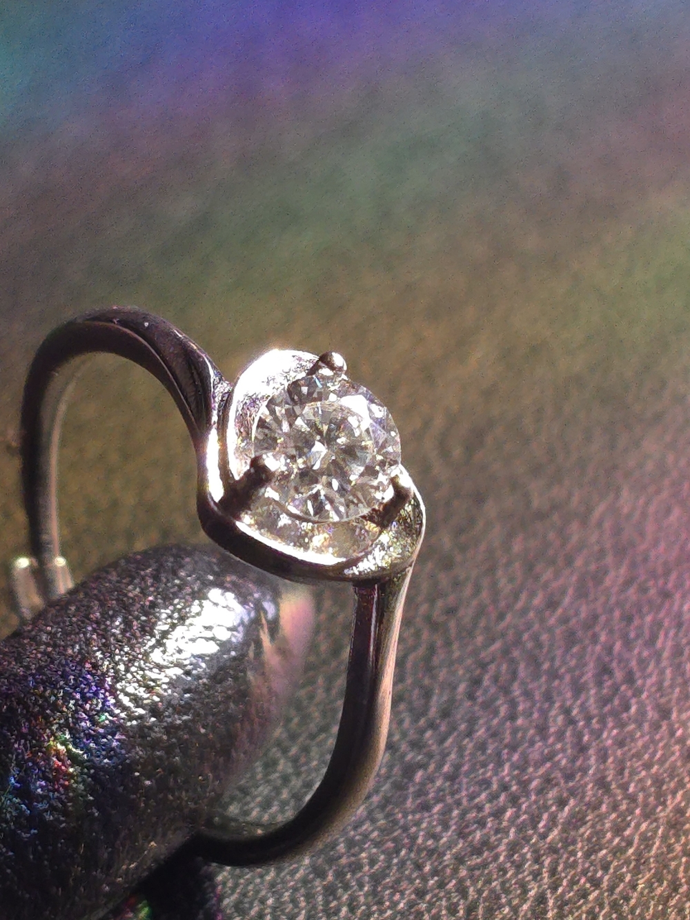 Classic Solitaire Round-Cut White Stone Ring - Elegant Silver Tone